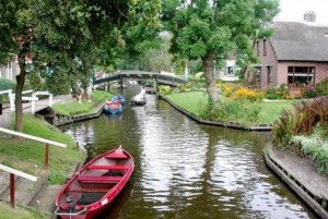 تصاویری از روستایی زیبا بدون خیابان در هلند-(www.memarcad.com)