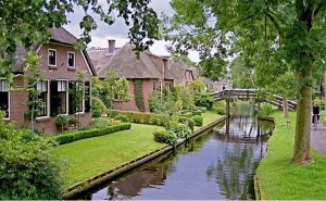 تصاویری از روستایی زیبا بدون خیابان در هلند1-(www.memarcad.com)